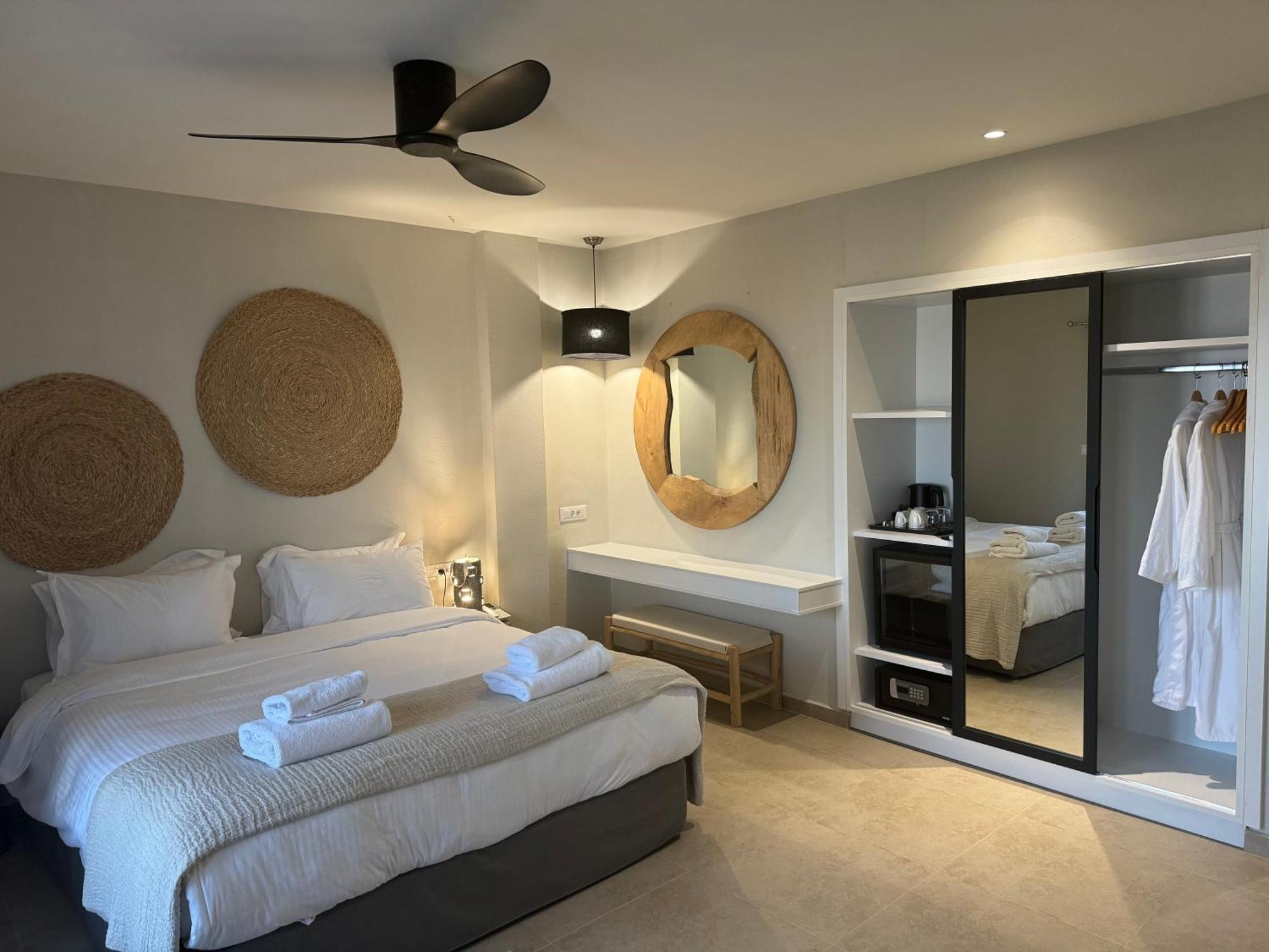 The Noverian Bios Santorini Boutique Hotel 산토리니 객실 사진