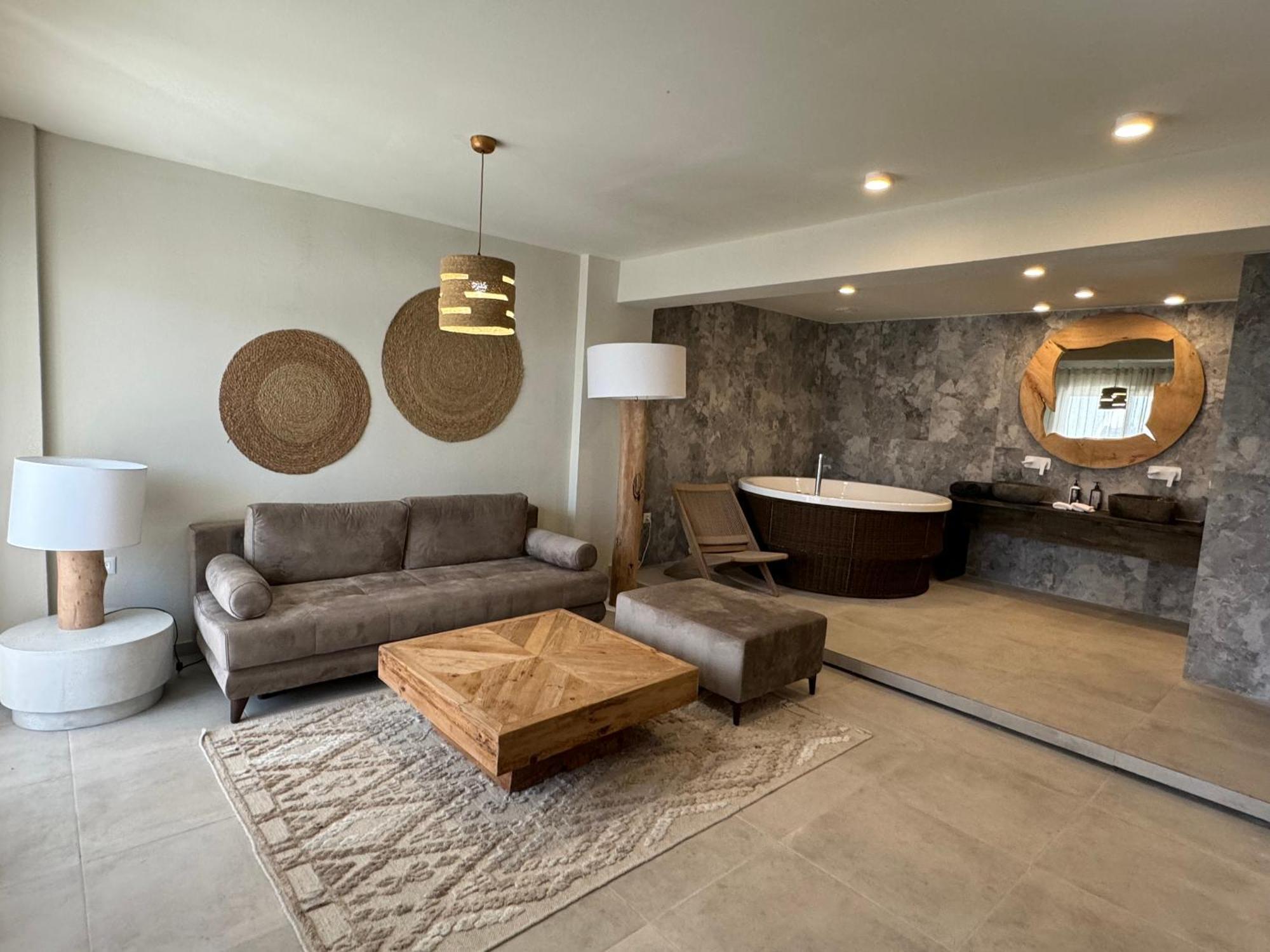 The Noverian Bios Santorini Boutique Hotel 산토리니 객실 사진